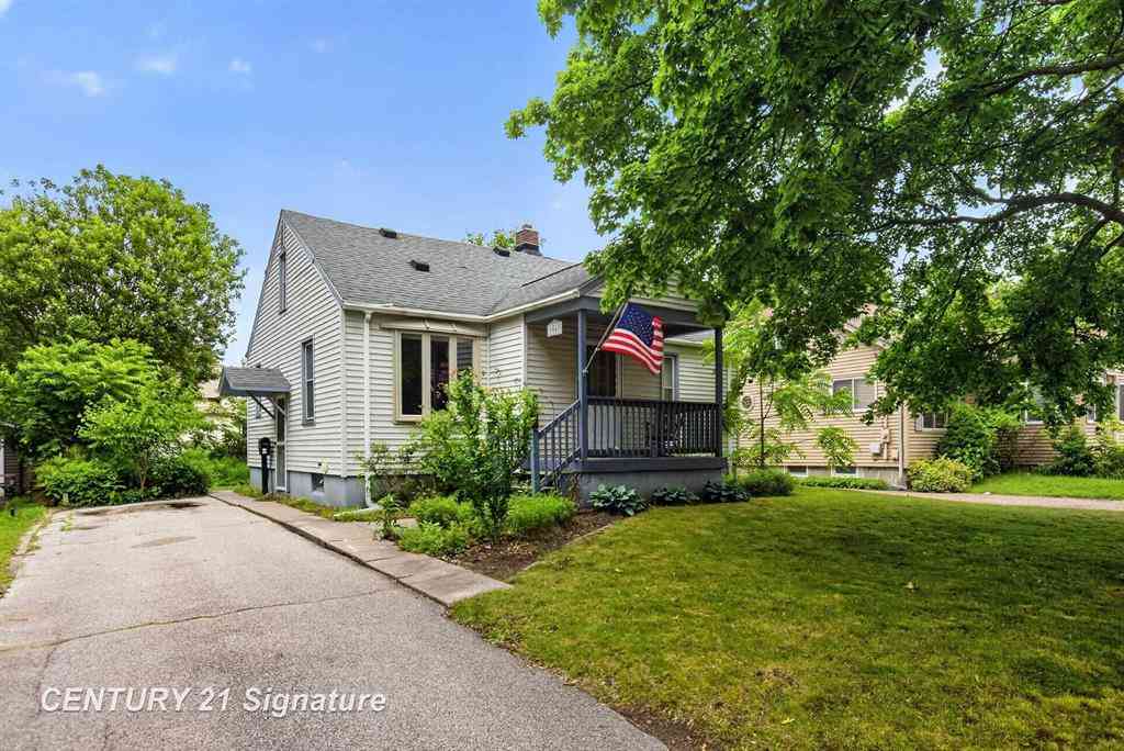 Homes For Sale - 1907 James Street <br/> Essexville, MI 48732