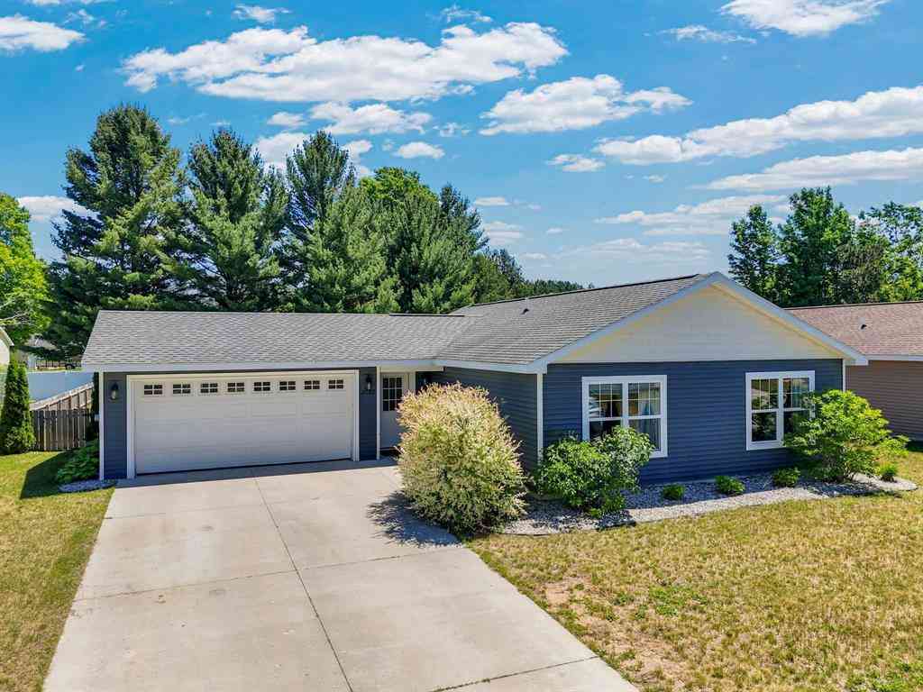 Homes For Sale - 2033 Woodside Trail Court <br/> Traverse City, MI 49685