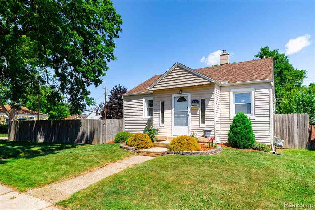 Homes For Sale - 826 Goddard Street <br/> Wyandotte, MI 48192