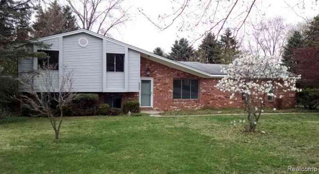 Homes For Rent - 4544 Hillview Shores <br/> Clawson, MI 48348