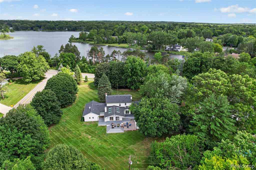 Homes For Sale - 3885 Quarton Road <br/> Bloomfield Hills, MI 48302
