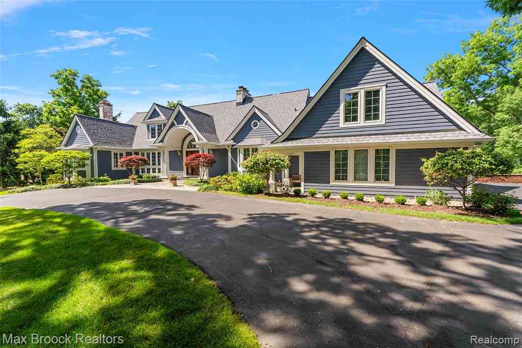 Homes For Sale - 4875 Old Orchard Trail <br/> Oakland County, Orchard Lake, MI 48324