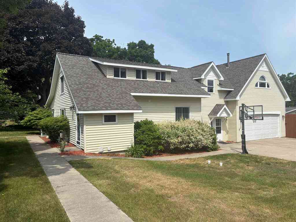 Homes For Sale - 202 Seventeenth Street <br/> Traverse City, MI 49684