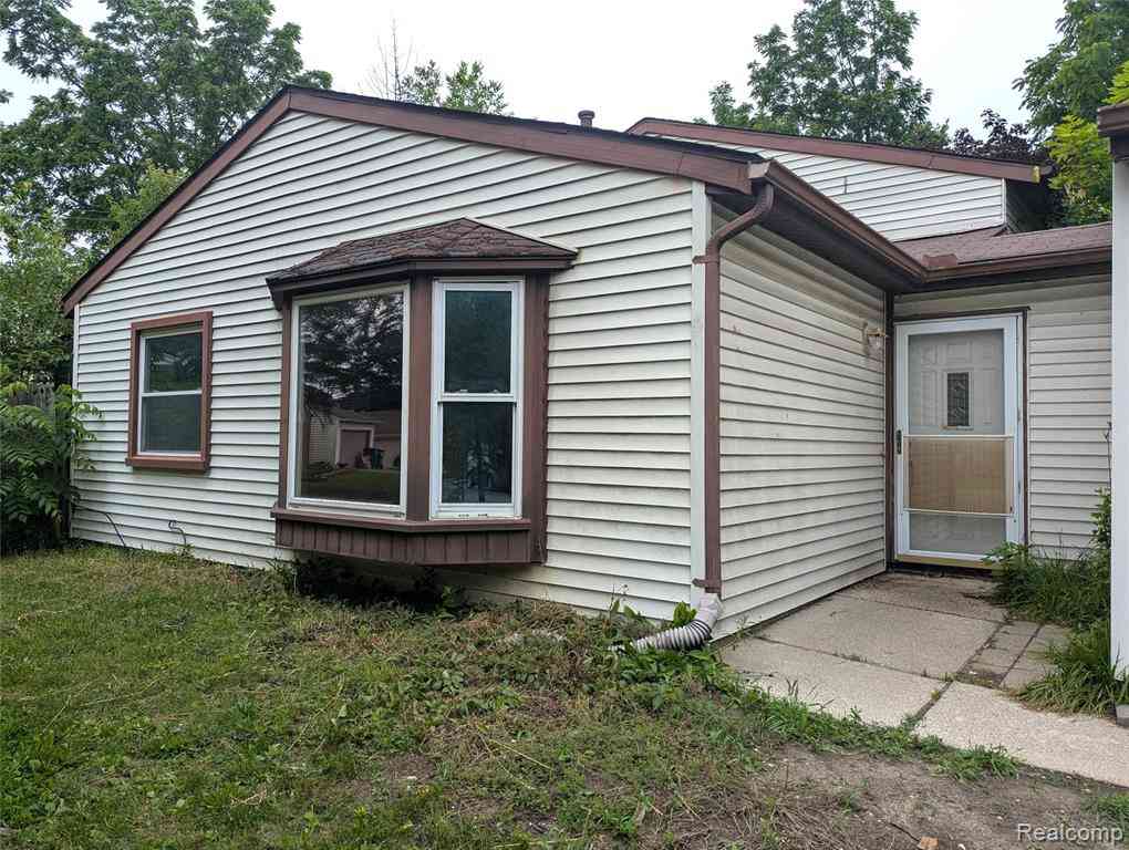 Homes For Sale - 5438 Grayfield Circle <br/> Ypsilanti, MI 48197