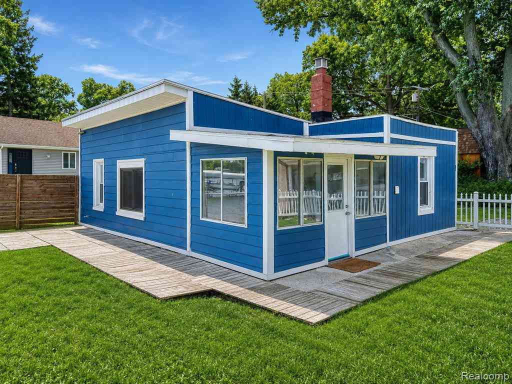 Homes For Sale - 95 N Hulbert Street <br/> White Lake, MI 48386