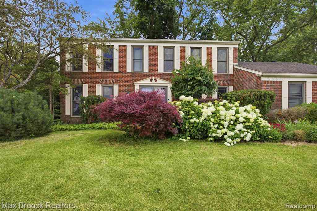 Homes For Sale - 4259 Savoie Trail <br/> West Bloomfield, MI 48323