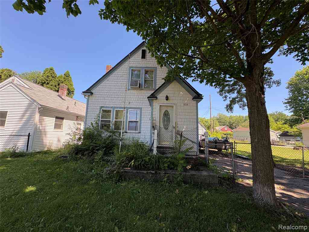 Homes For Sale - 818 Loa Street <br/> Lansing, MI 48910