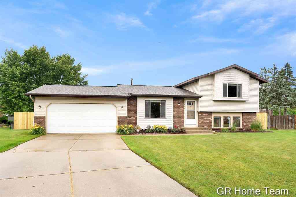 Homes For Sale - 2304 Brookfarm Court Se SE<br/> Grand Rapids, MI 49508