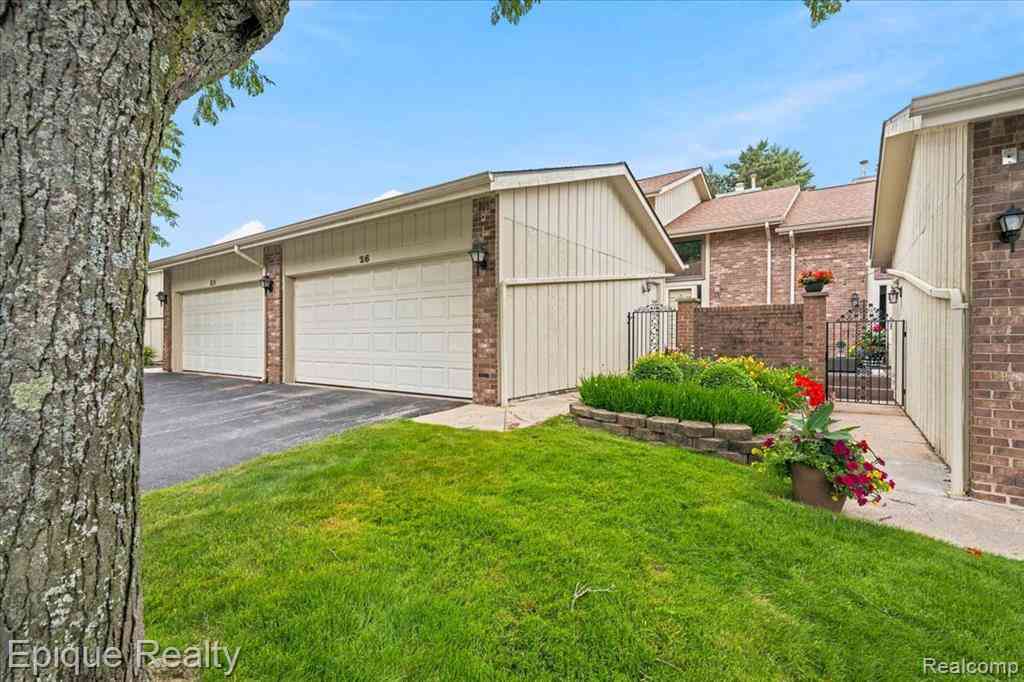 Condo For Sale - 26 Kirks Court <br/> Rochester, MI 48309