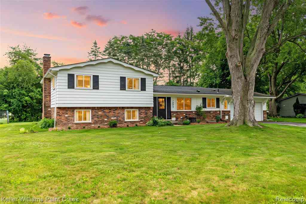 Homes For Sale - 7093 Stonebrook Road <br/> West Bloomfield, MI 48322