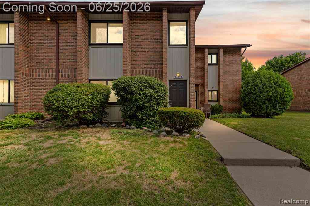 Condo For Sale - 33693 Pondview Circle <br/> Livonia, MI 48152