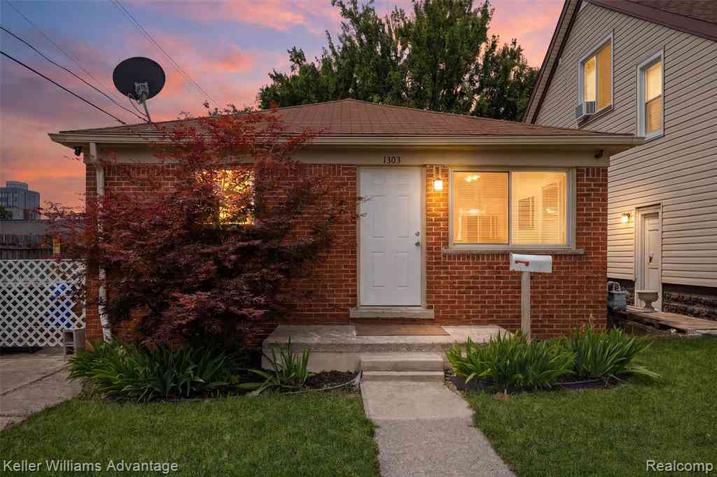 Homes For Sale - 1303 College Avenue <br/> Lincoln Park, MI 48146