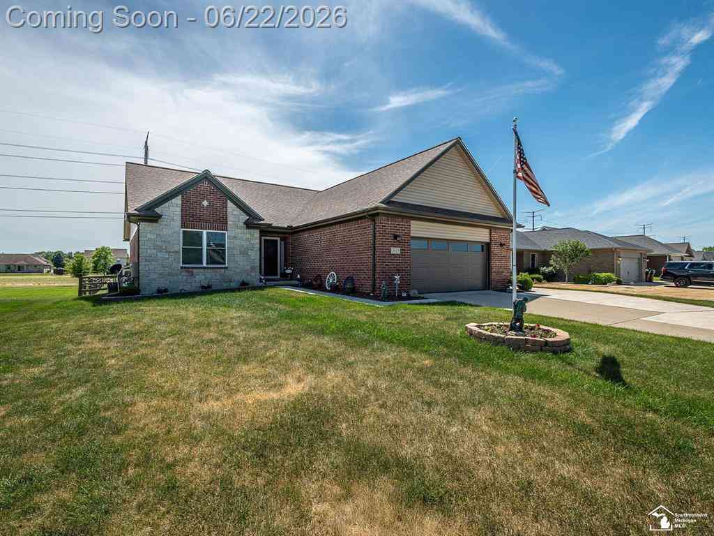 Homes For Sale - 5019 Skylark Drive <br/> Monroe, MI 48161
