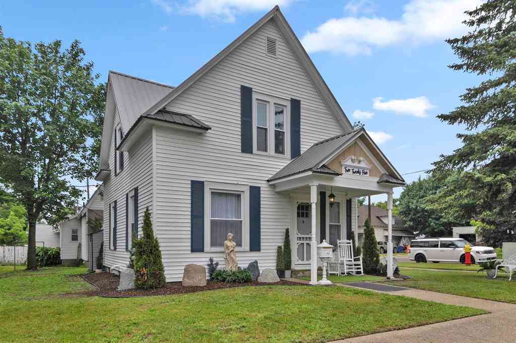 Homes For Sale - 225 E River Street <br/> Cadillac, MI 49601
