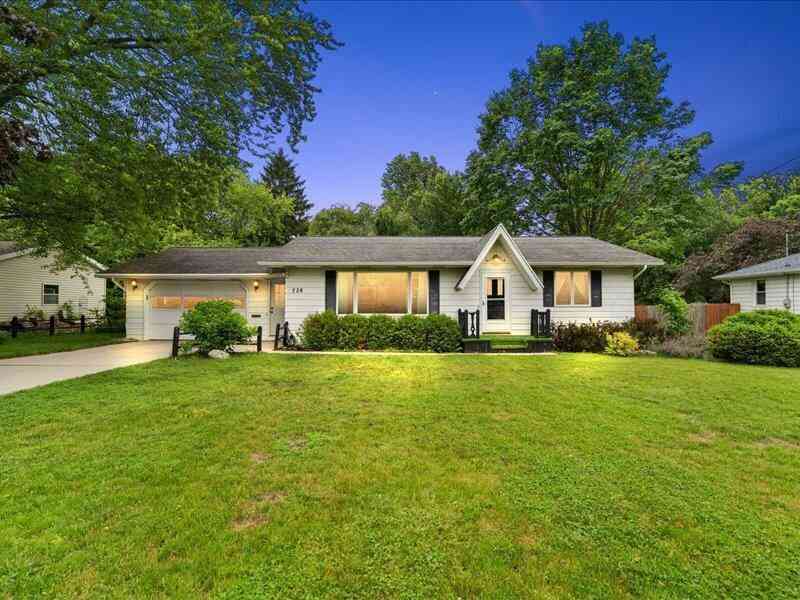 Homes For Sale - 728 N Stewart Avenue <br/> Fremont, MI 49412