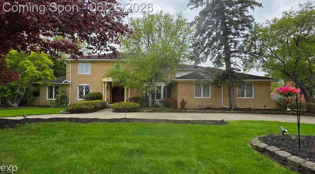 Homes For Sale - 23223 Bellwood Drive <br/> Southfield, MI 48034