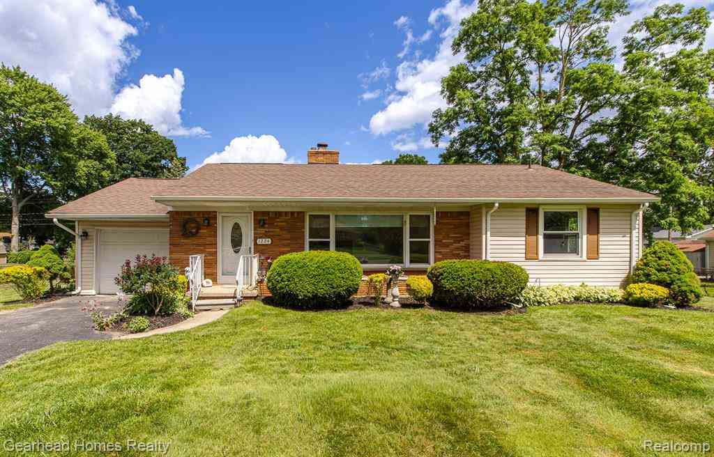 Homes For Sale - 1224 Hira Street <br/> Waterford, MI 48328