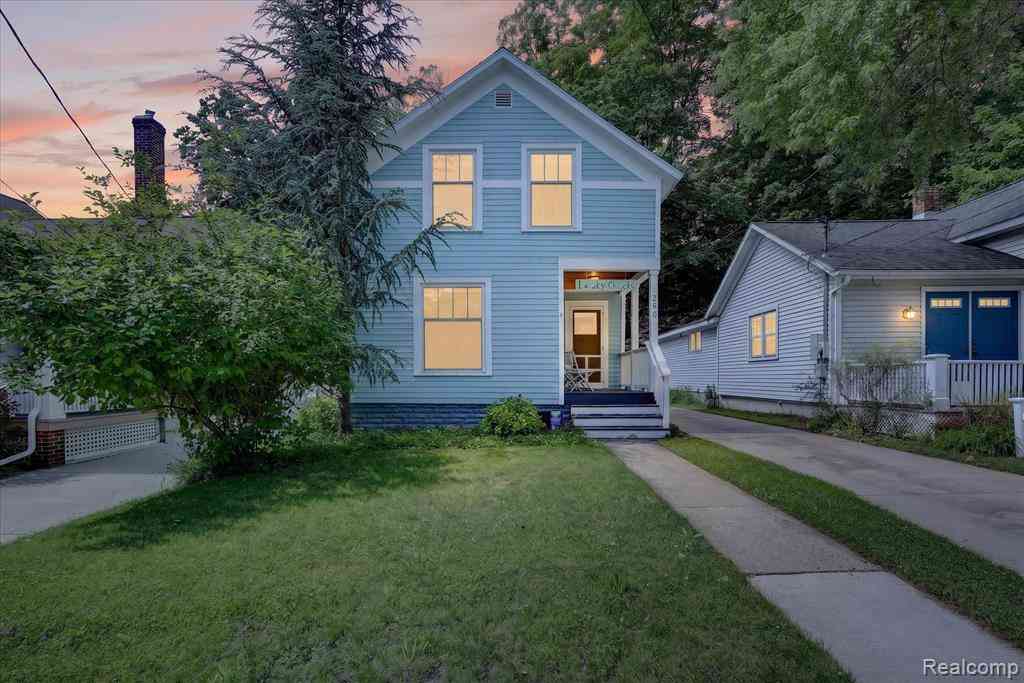 Homes For Sale - 398 Howard Avenue <br/> Grand Haven, MI 49417