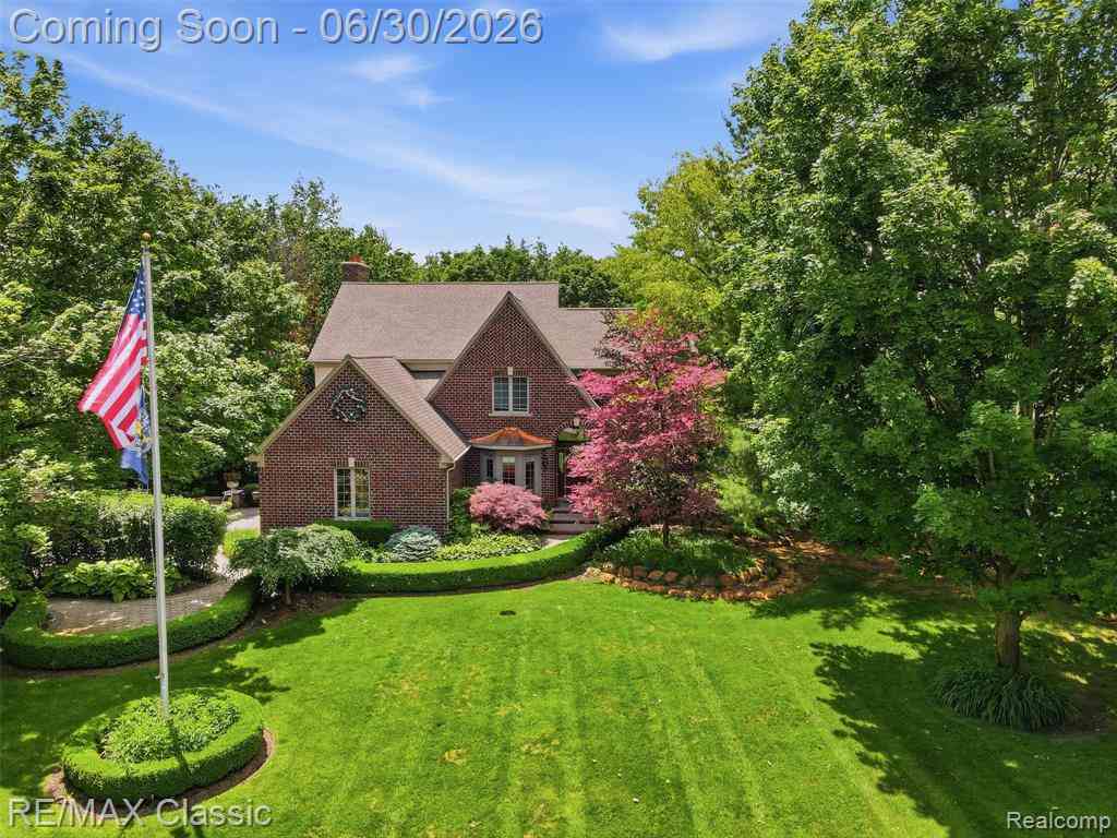 Homes For Sale - 8033 Pine Ridge Court <br/> Northville, MI 48168