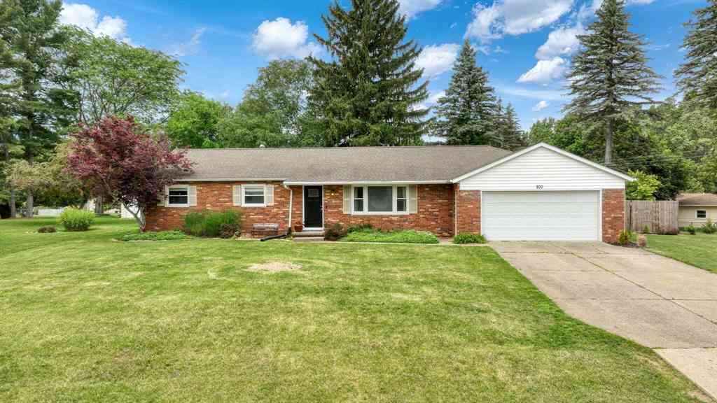 Homes For Sale - 800 Hazelwood Boulevard <br/> Jackson, MI 49203