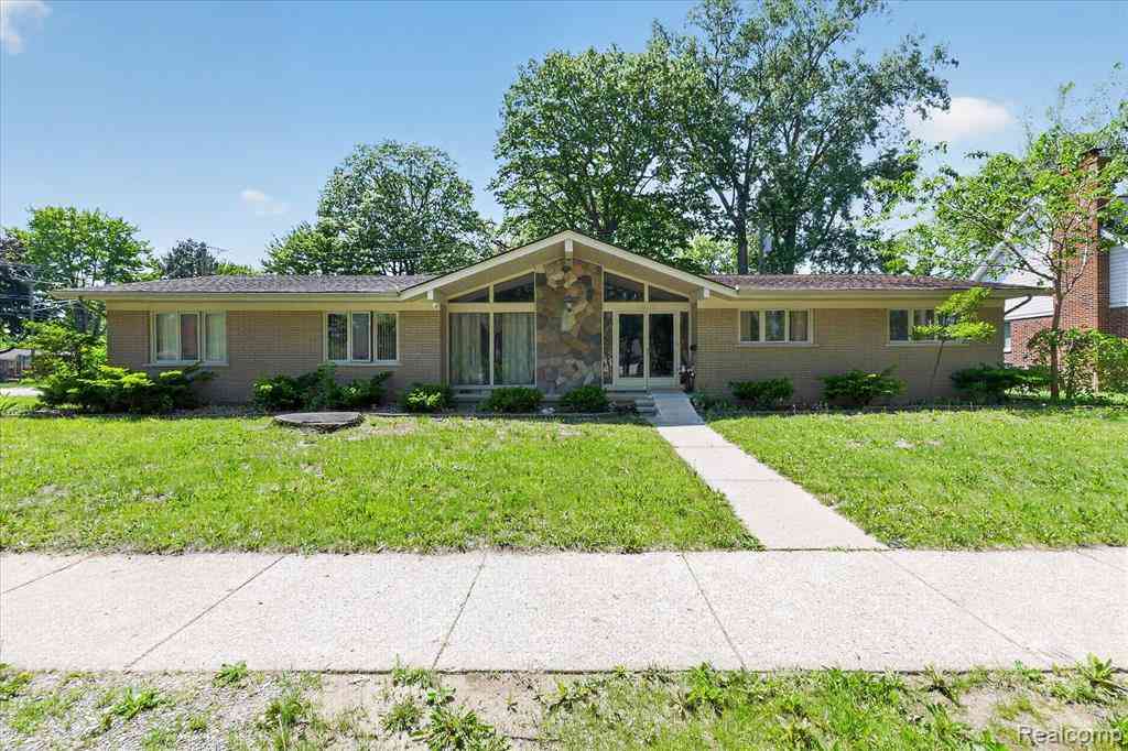 Homes For Sale - 28013 Roan Drive <br/> Warren, MI 48093
