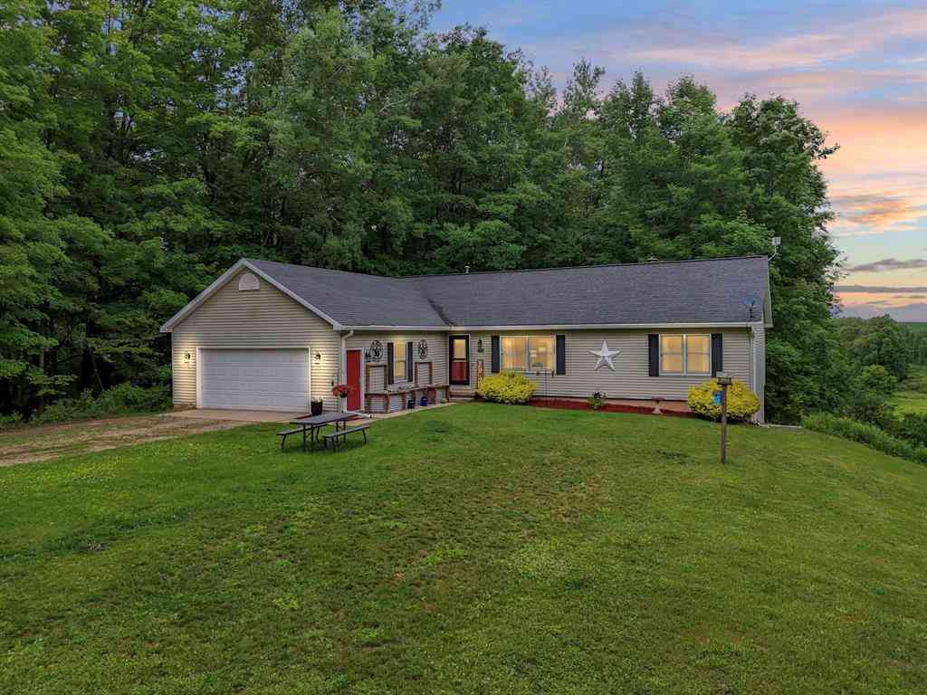 Homes For Sale - 17924 River Bluffs Drive <br/> Osceola County, Hersey, MI 49639