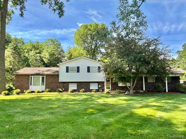 Homes For Sale - 8695 Stout Avenue <br/> Wayne County, Grosse Ile, MI 48138
