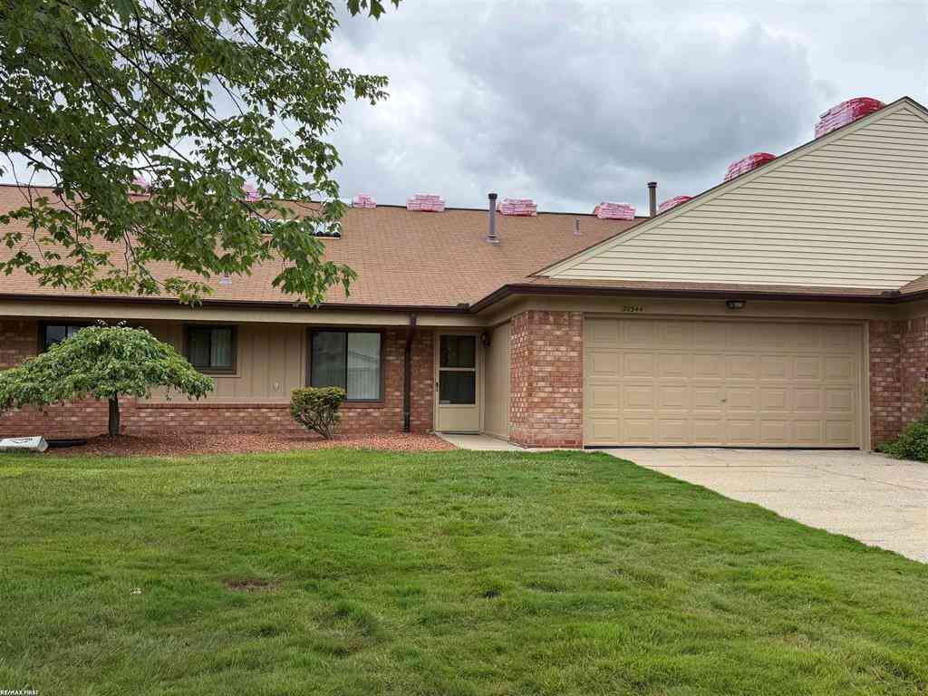 Condo For Sale - 20344 Majestic Boulevard <br/> Clinton Township, MI 48036
