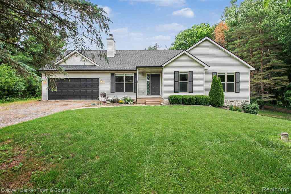 Homes For Sale - 332 Triangle Lake Road <br/> Howell, MI 48843