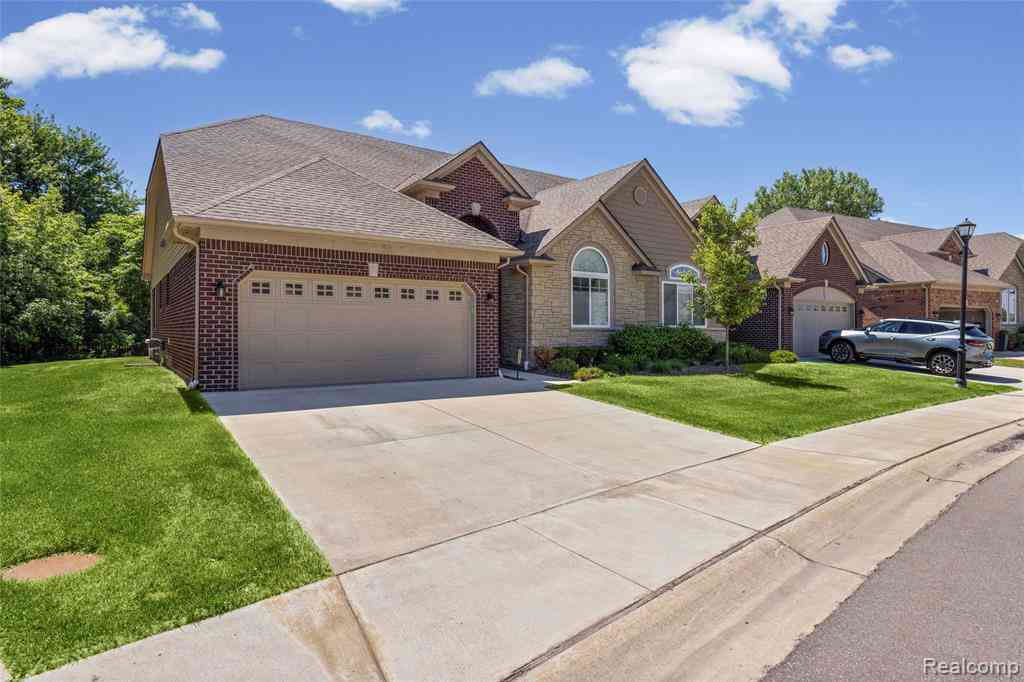 Condo For Sale - 30289 Berghway Trail  <br/> Warren, MI 48092