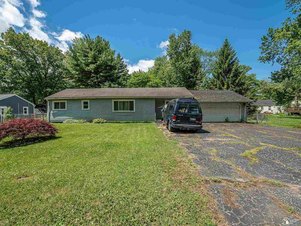 Homes For Sale - 7701 Southmoor Drive <br/> Monroe, MI 48161
