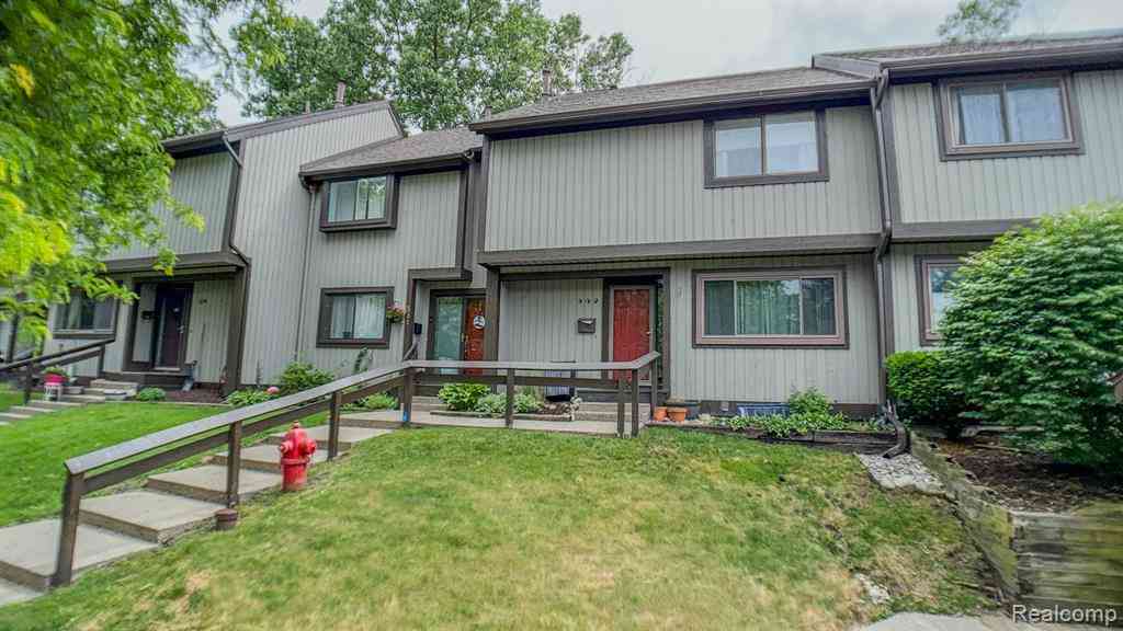 Condo For Sale - 552 Foxboro Square <br/> Brighton, MI 48116