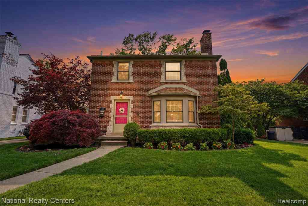 Homes For Sale - 169 Mckinley Avenue <br/> Grosse Pointe Farms, MI 48236