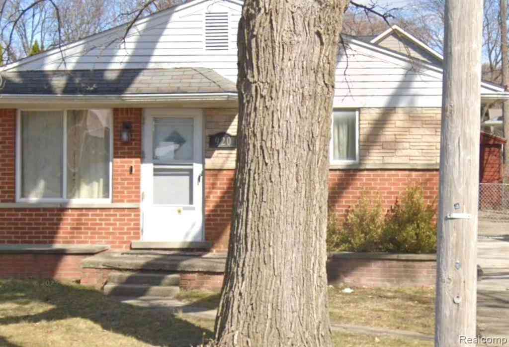 Homes For Sale - 920 Cloverdale Drive <br/> Royal Oak, MI 48067