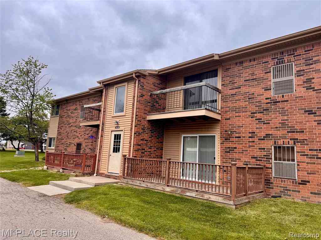 Condo For Sale - 16150 Clarkson Drive  #13<br/> Macomb County, Fraser, MI 48026