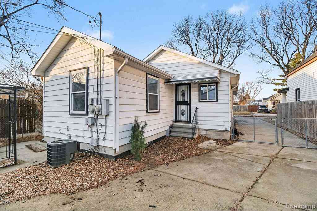 Homes For Sale - 1228 E Jarvis Avenue <br/> Hazel Park, MI 48030