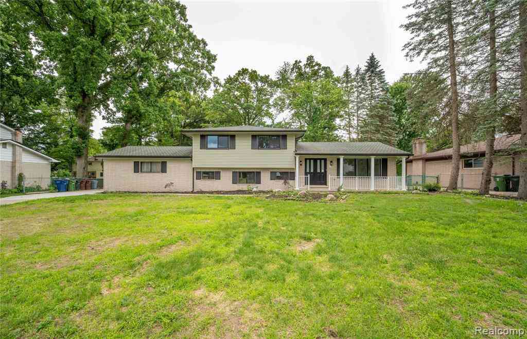 Homes For Sale - 6742 Canterbury Court <br/> Shelby Twp, MI 48316