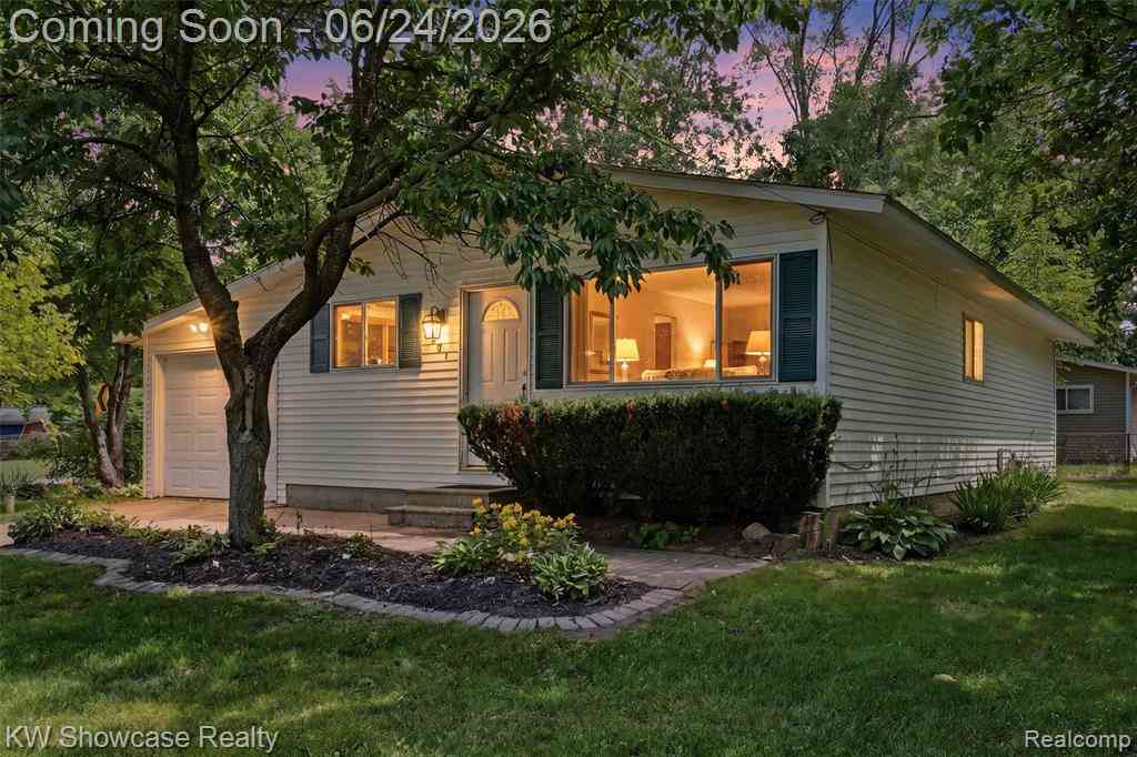 Homes For Sale - 801 Farnsworth Road <br/> White Lake, MI 48386
