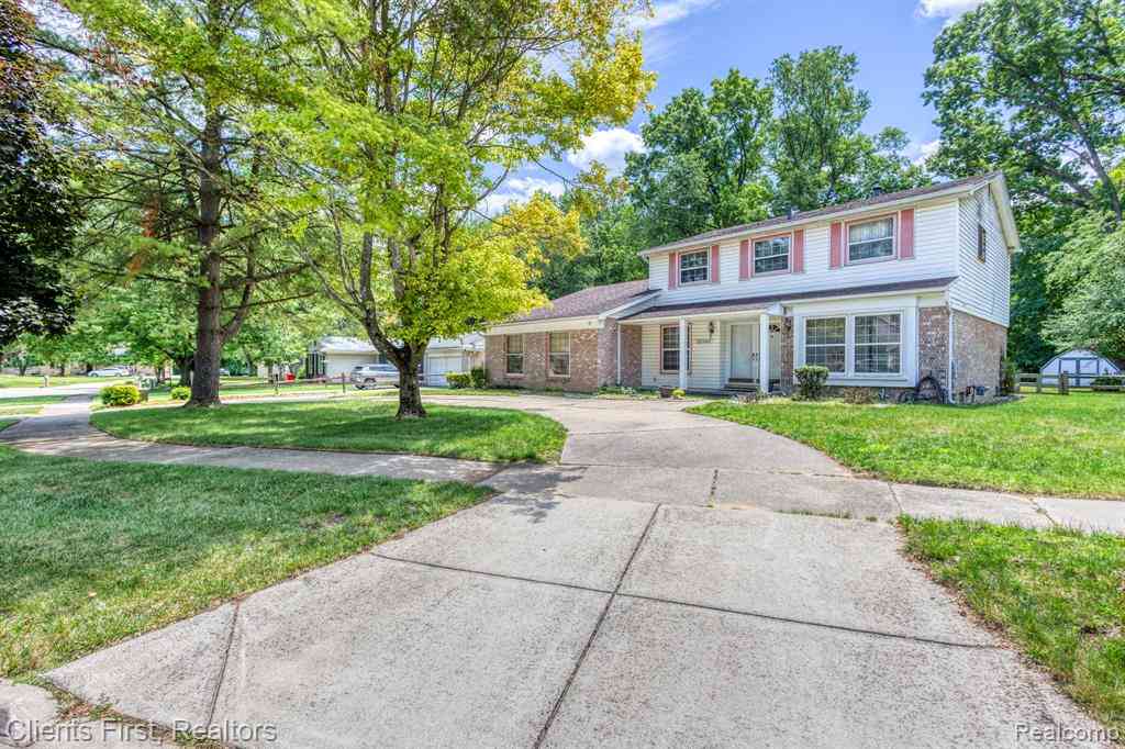 Homes For Sale - 22999 Valley View Drive <br/> Oakland County, Southfield, MI 48033