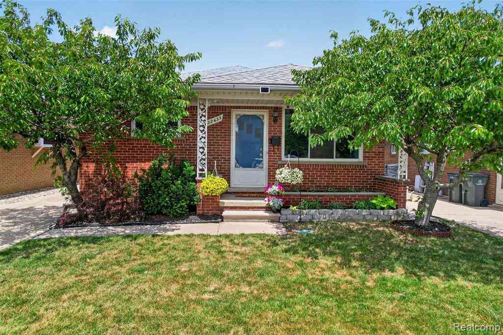Homes For Sale - 22435 Lange Street <br/> Saint Clair Shores, MI 48080