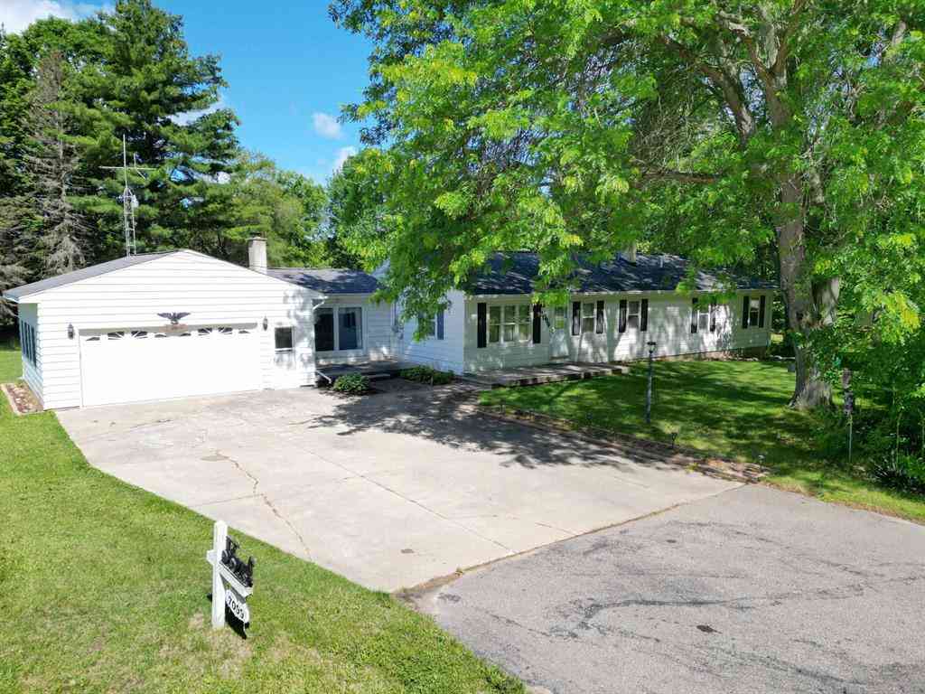 Homes For Sale - 7099 N Henderson Road <br/> Genesee County, Davison, MI 48420