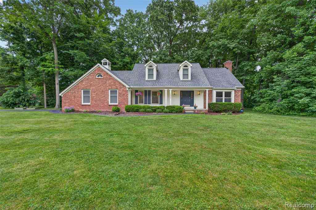 Homes For Sale - 7556 Olde Sturbridge Trail <br/> Oakland County, Clarkston, MI 48348