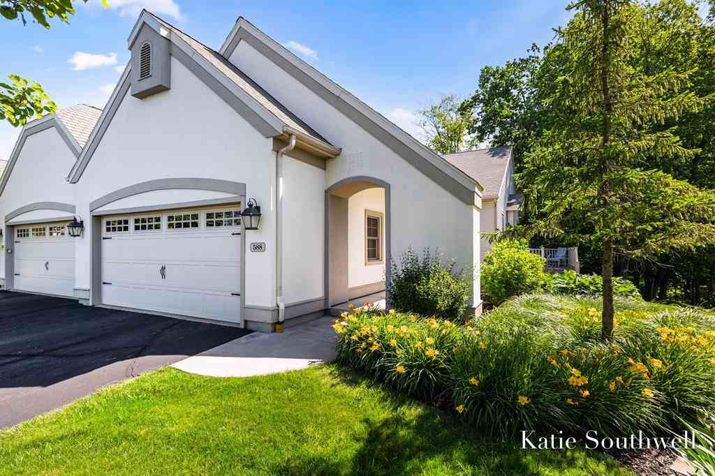Condo For Sale - 588 Enclave Court Se SE #20<br/> Grand Rapids, MI 49546