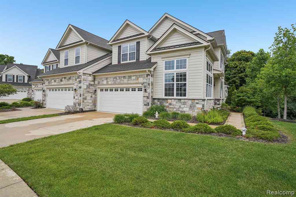 Condo For Sale - 42832 Cardinal Way <br/> Novi, MI 48375
