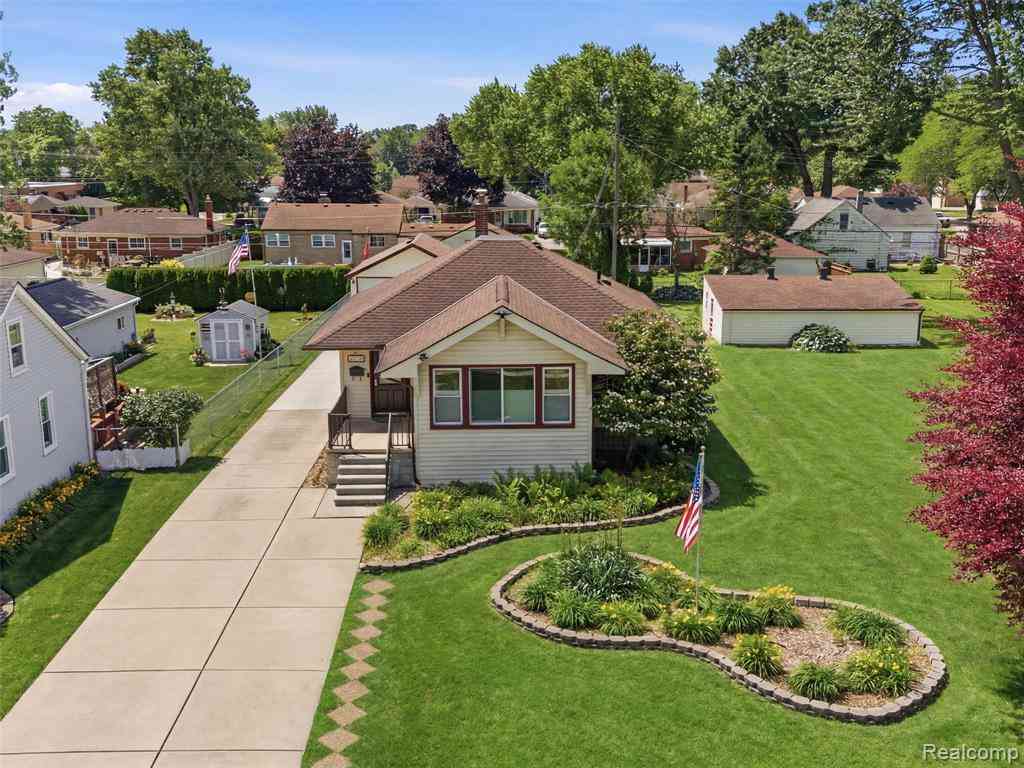 Homes For Sale - 22620 Lake Boulevard <br/> Saint Clair Shores, MI 48082