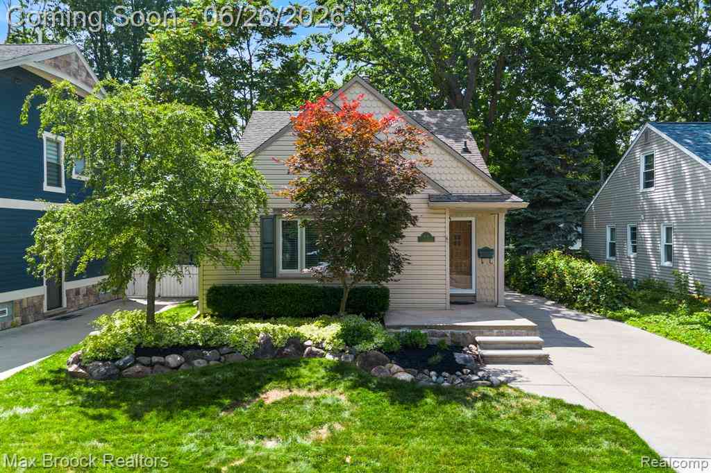 Homes For Sale - 618 S Gainsborough Avenue <br/> Royal Oak, MI 48067