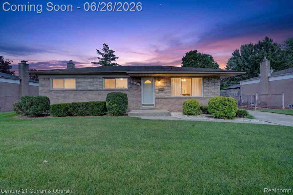 Homes For Sale - 13321 Perry Circle <br/> Warren, MI 48088