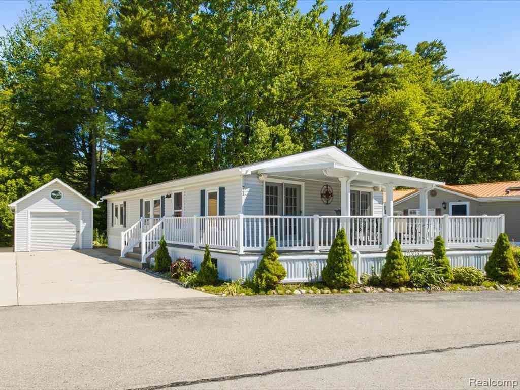Homes For Sale - 2545 Lakeshore Road <br/> Sanilac County, Applegate, MI 48401