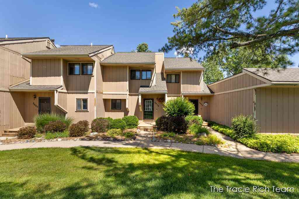 Condo For Sale - 2670 Ridgecroft Drive Se SE<br/> Grand Rapids, MI 49546