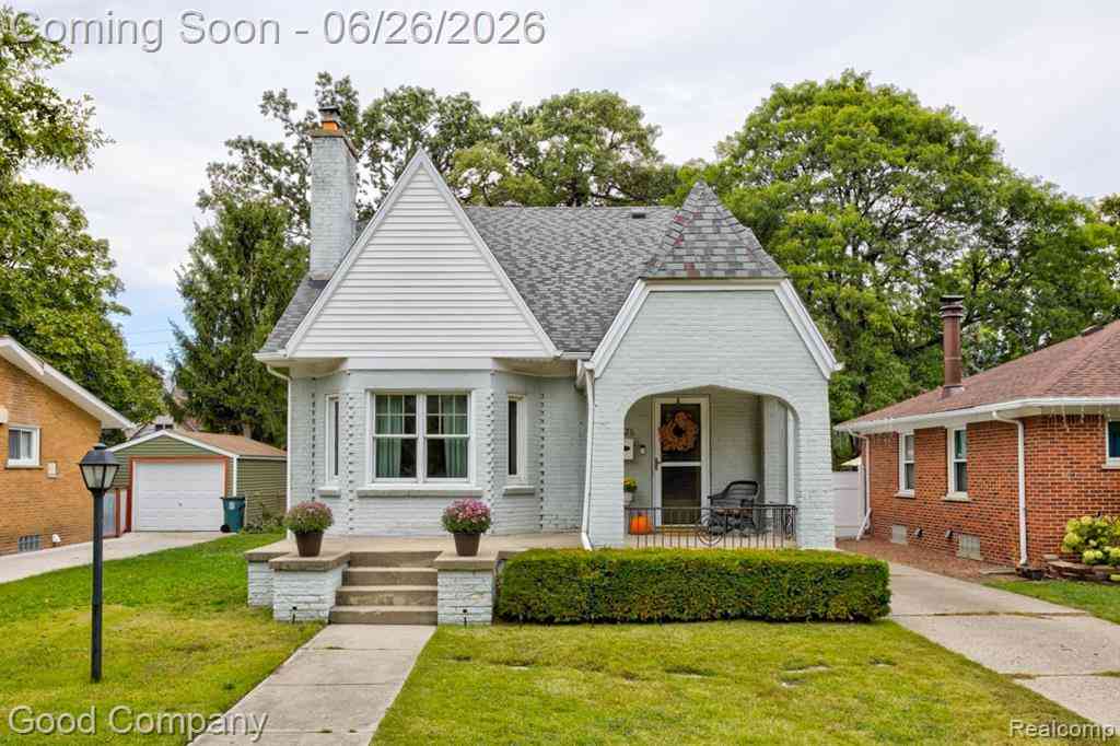 Homes For Sale - 1526 W 12 Mile Road <br/> Royal Oak, MI 48073